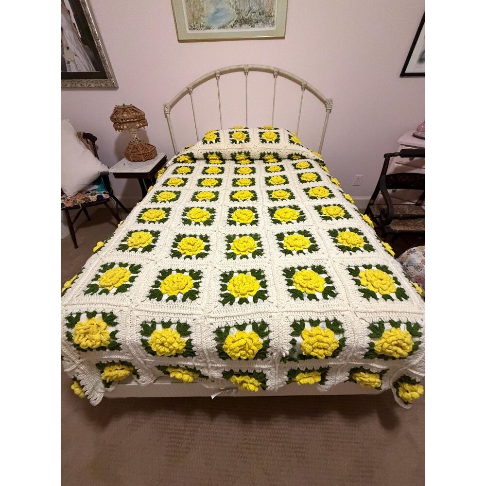 Vintage crocheted blanket afghan with 3D yellow roses Full size 103x103